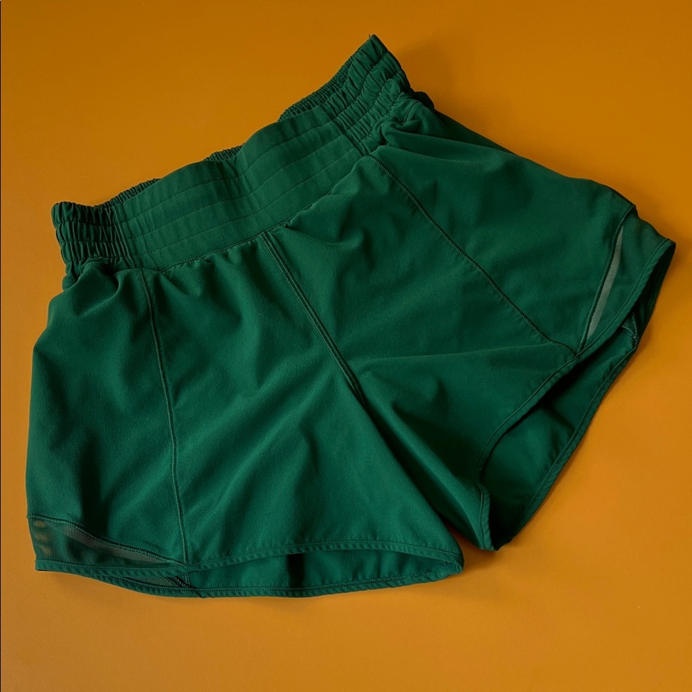Lululemon Hotty Hot High-Rise Lined Short 2.5" size 4 emerald green